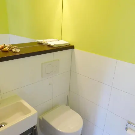 Friesenhaushaelfte Backbord * 内伯尔