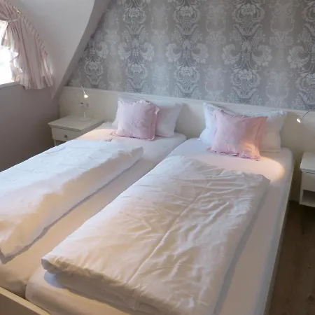 Friesenhaushaelfte Backbord Semesterbostad *