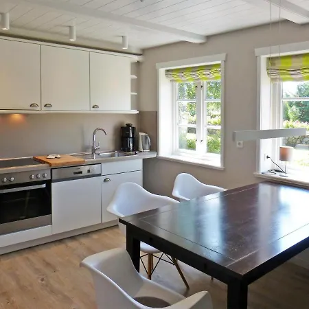 Semesterbostad Friesenhaushaelfte Backbord *