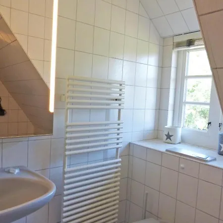 Friesenhaushaelfte Backbord 度假居 *