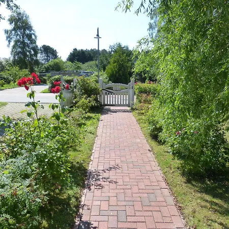 度假居 Friesenhaushaelfte Backbord 内伯尔