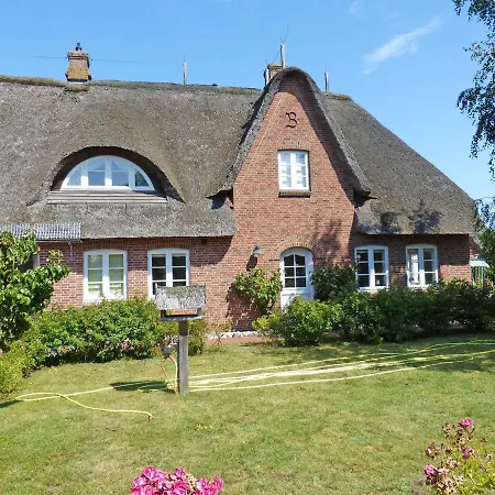 Friesenhaushaelfte Backbord 度假居